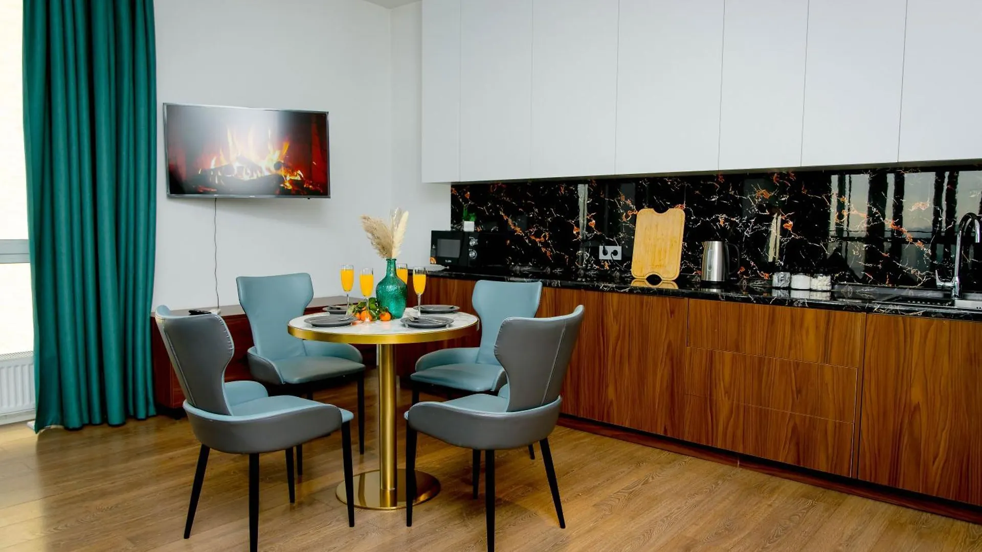 Business-Class Apartment, Евротрёшка С Панорамным Видом Almaty Apartamento